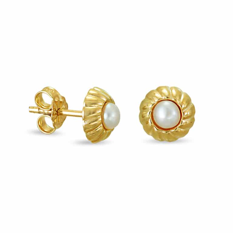 Gold earrings pearl